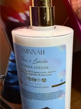 AMINNAH Shea & Lanolin Eczema Lotion - White/Blue Bottle